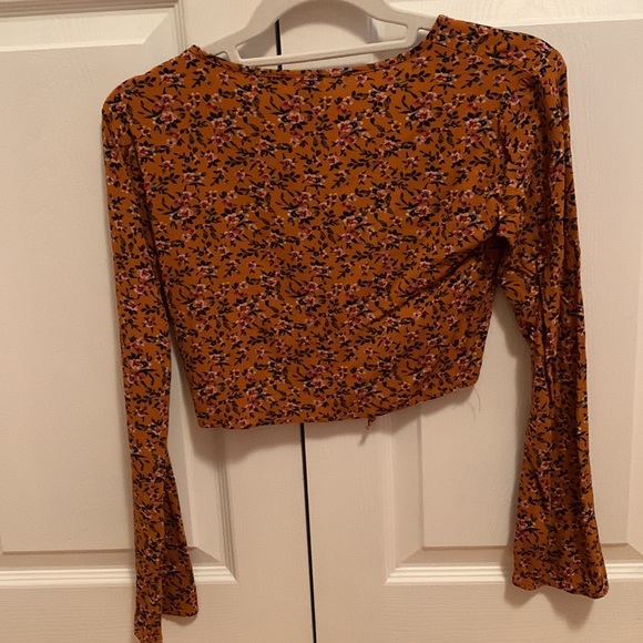 Ruched crop top - Picture 2 of 2